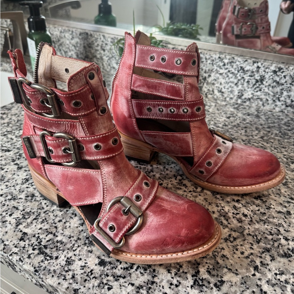 Freebird Distressed Red Buckle Boots - Picture 3 of 3